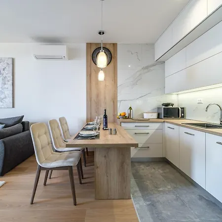 With Wifi - 22132 Apartment Split